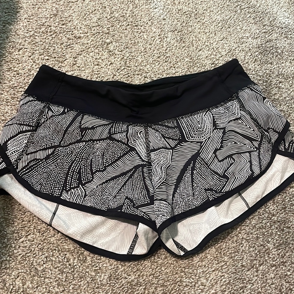 lululemon 2 inch shorts
